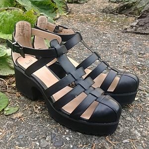 NEW Shelly London Strappy Leather Chunky Sandal 8